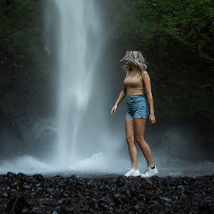 Meet your Posher, Angie